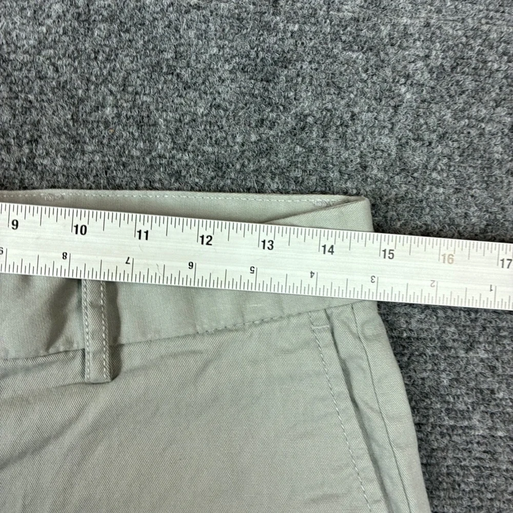 Old Navy Mens Slim Built-In Flex Chino Shorts Light Sage Green Size 30